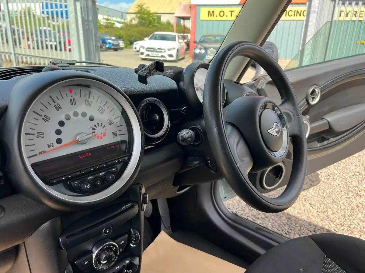 2013-mini-cooper-16-cooper-122bhp-sport-chili-hatchback-3d-big-14