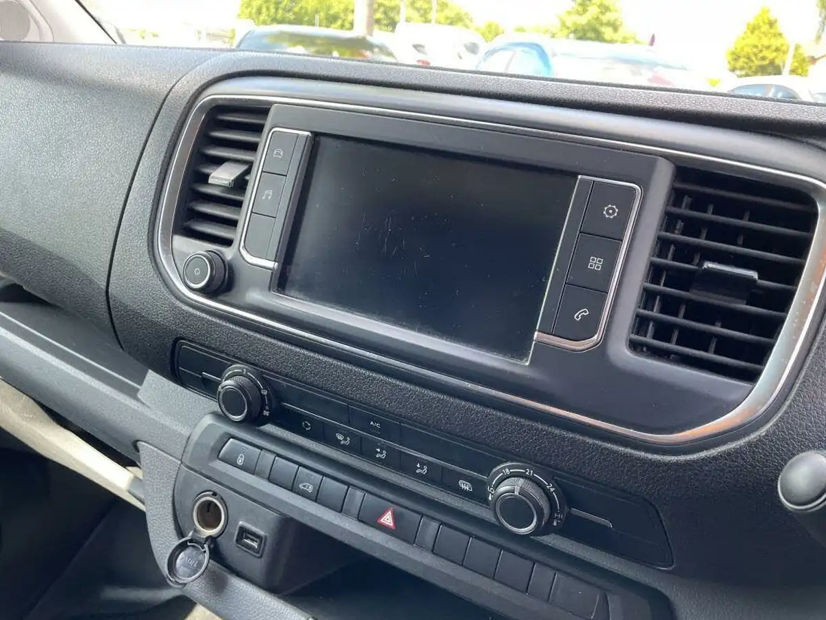 2019-vauxhall-vivaro-15td-2900-l2h1-dynamic-big-23