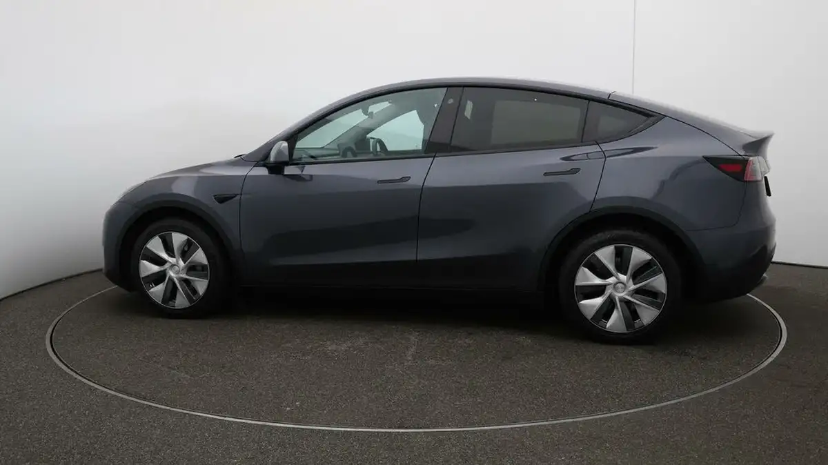 2022-tesla-model-y-e-long-range-big-58