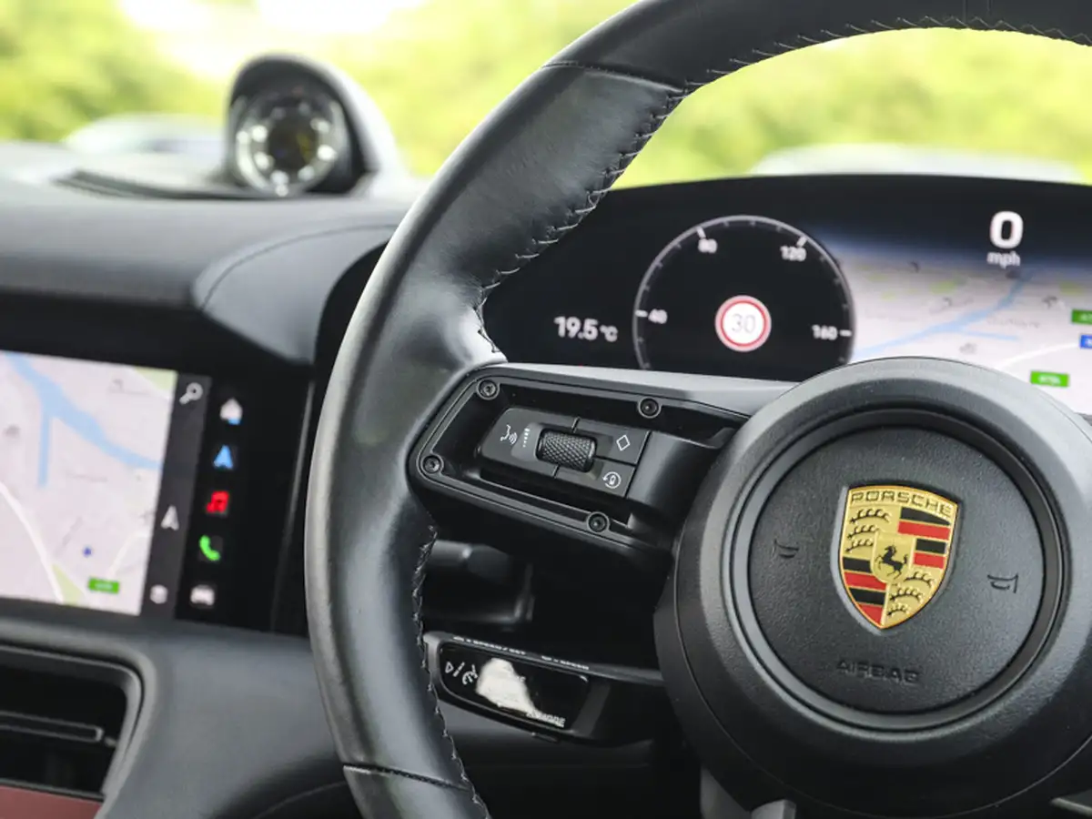2022-porsche-taycan-e-4s-cross-turismo-big-10