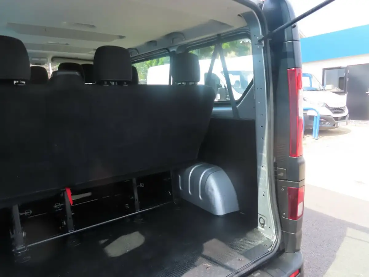 2017-vauxhall-vivaro-16cdti-2900-l1h1-95pseu6-ss-9-seats-combi-big-63