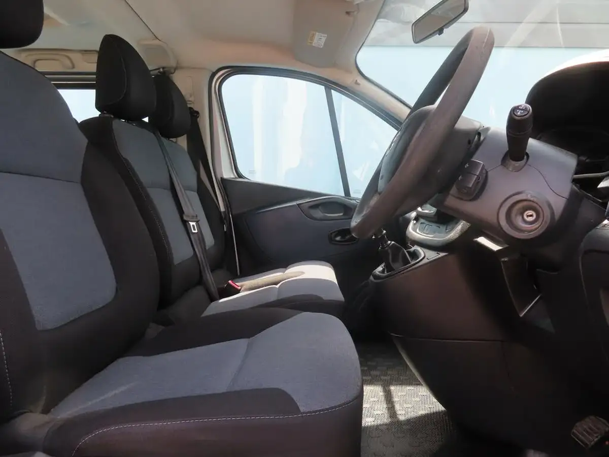 2017-vauxhall-vivaro-16cdti-2900-l1h1-95pseu6-ss-9-seats-combi-big-35