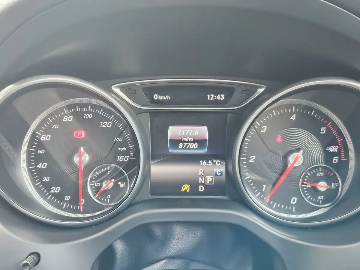2017-mercedes-benz-cla-21d-cla-220-sport-coupe-4d-big-2