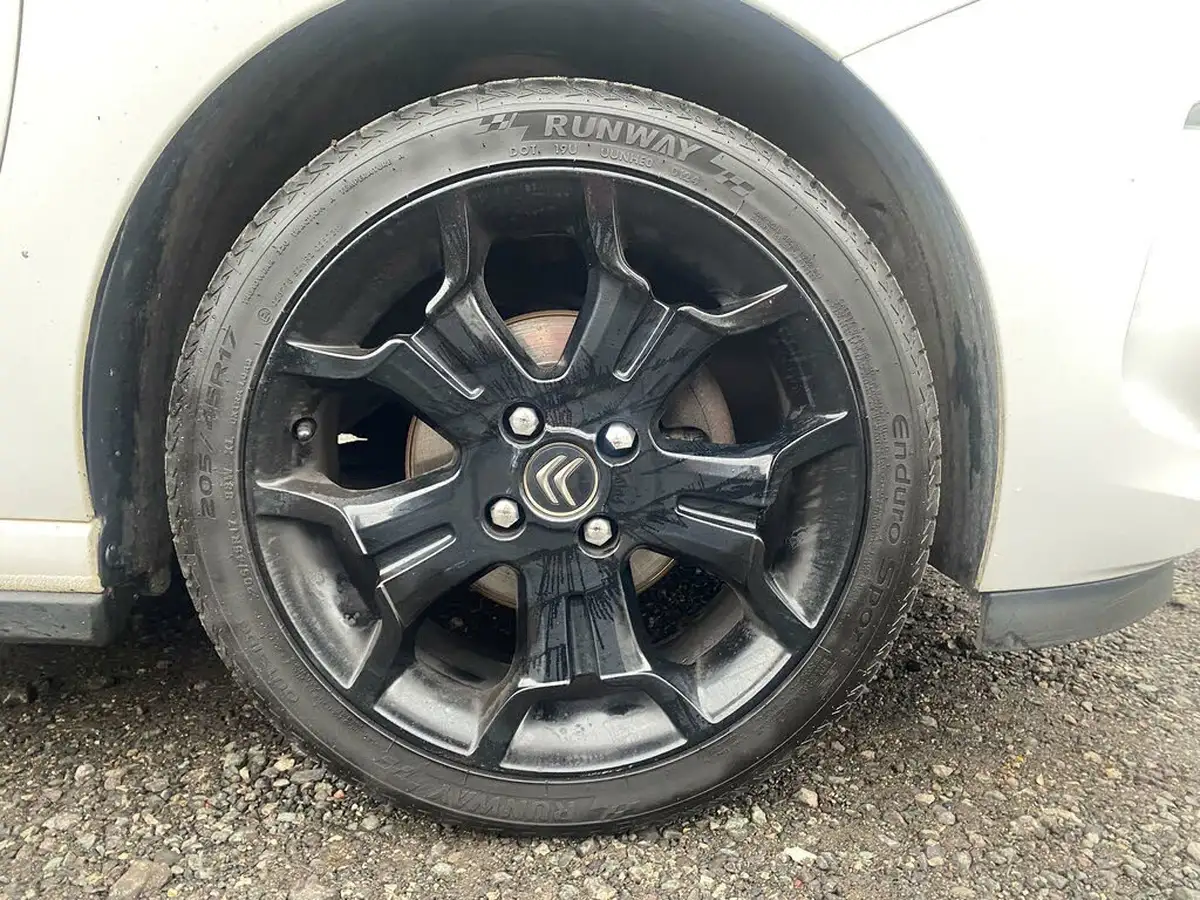 2014-citroen-ds3-16e-hdi-dstyle-plus-90bhp-airdream-big-17