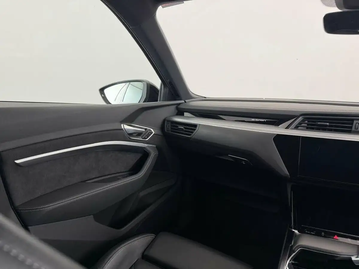 2021-audi-e-tron-50e-s-line-sportback-big-21