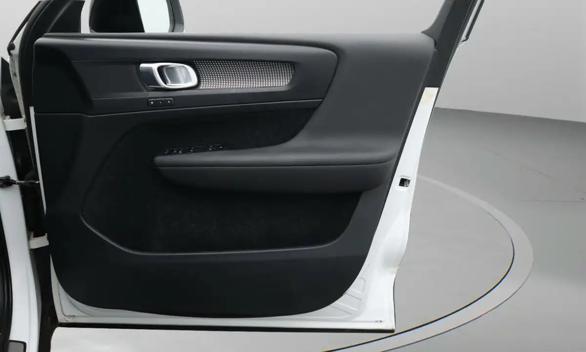 2019-volvo-xc40-20-t4-r-design-pro-awd-big-15