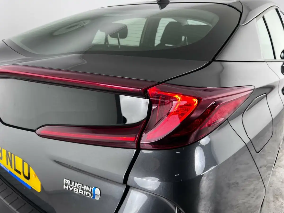 2019-toyota-prius-18-vvt-i-business-edition-plus-ss-cvt-big-9