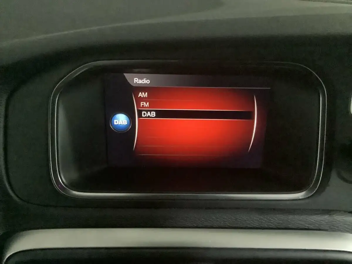 2018-volvo-v40-15-t3-inscription-big-22