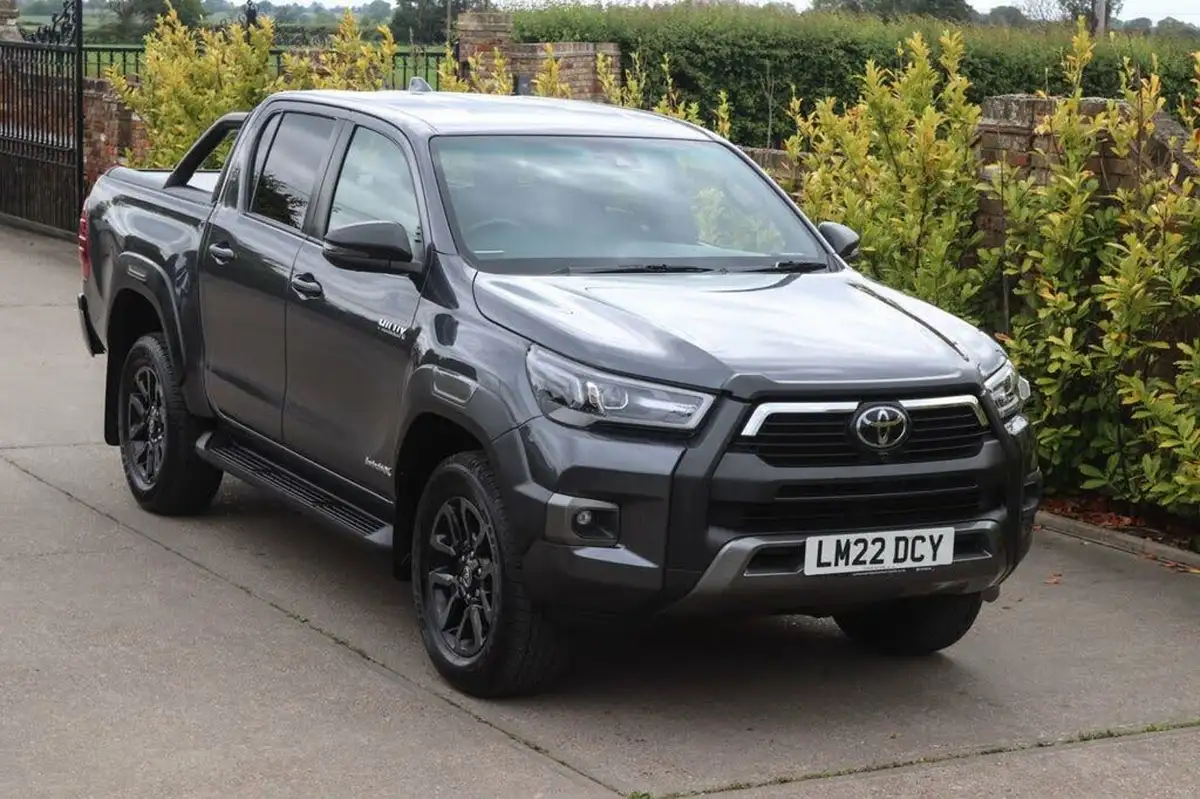 2022-toyota-hi-lux-28d-4d-invincible-x-204hpeu6d-2755cc-auto-big-11