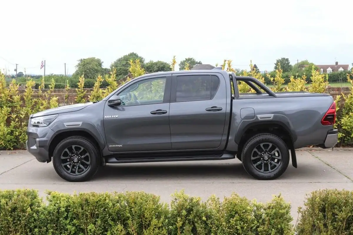 2022-toyota-hi-lux-28d-4d-invincible-x-204hpeu6d-2755cc-auto-big-7