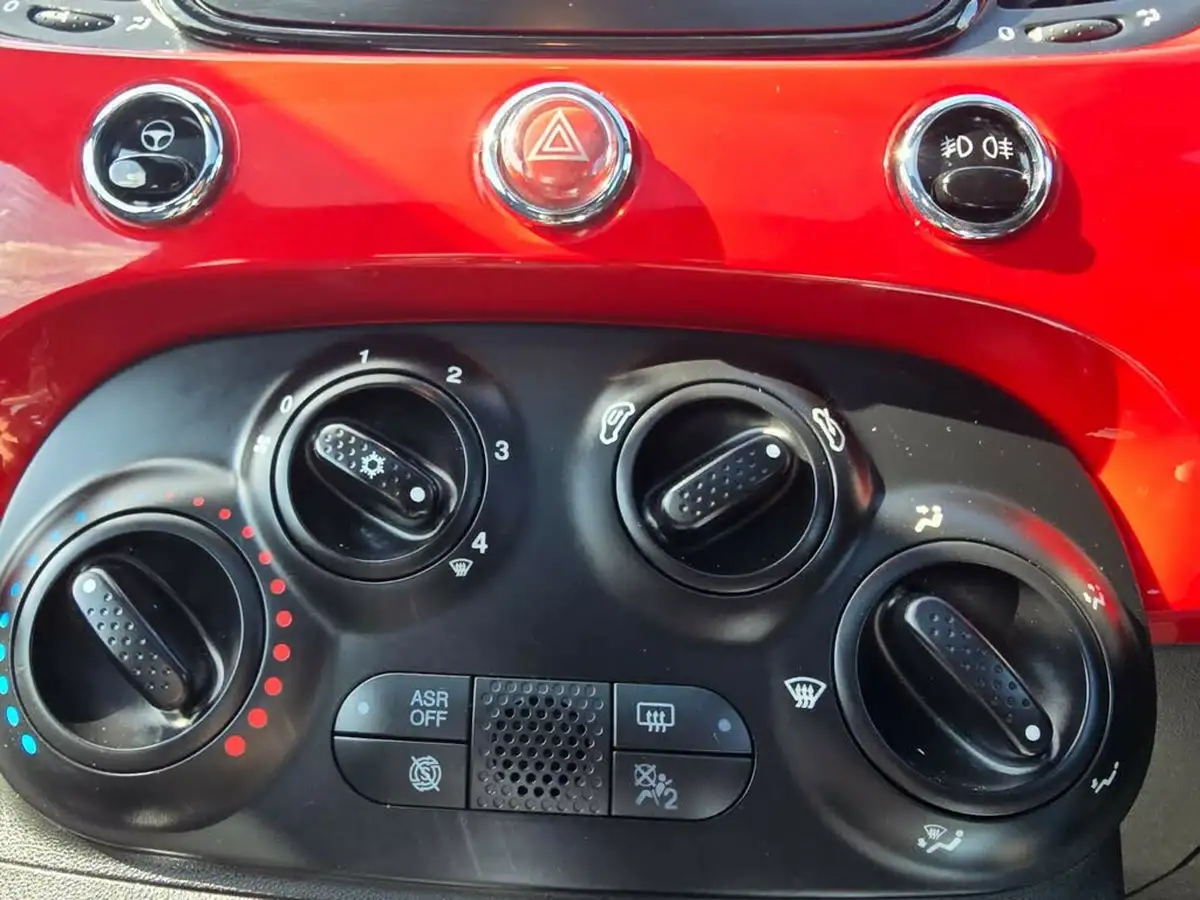 2021-fiat-500-10-lounge-big-18