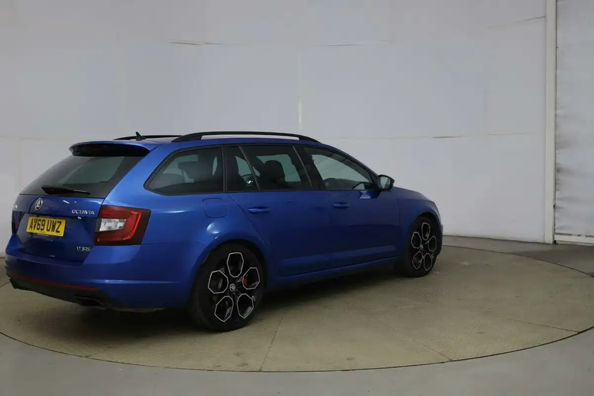 2019-skoda-octavia-20-tsi-vrs-challenge-estate-dsg-big-2
