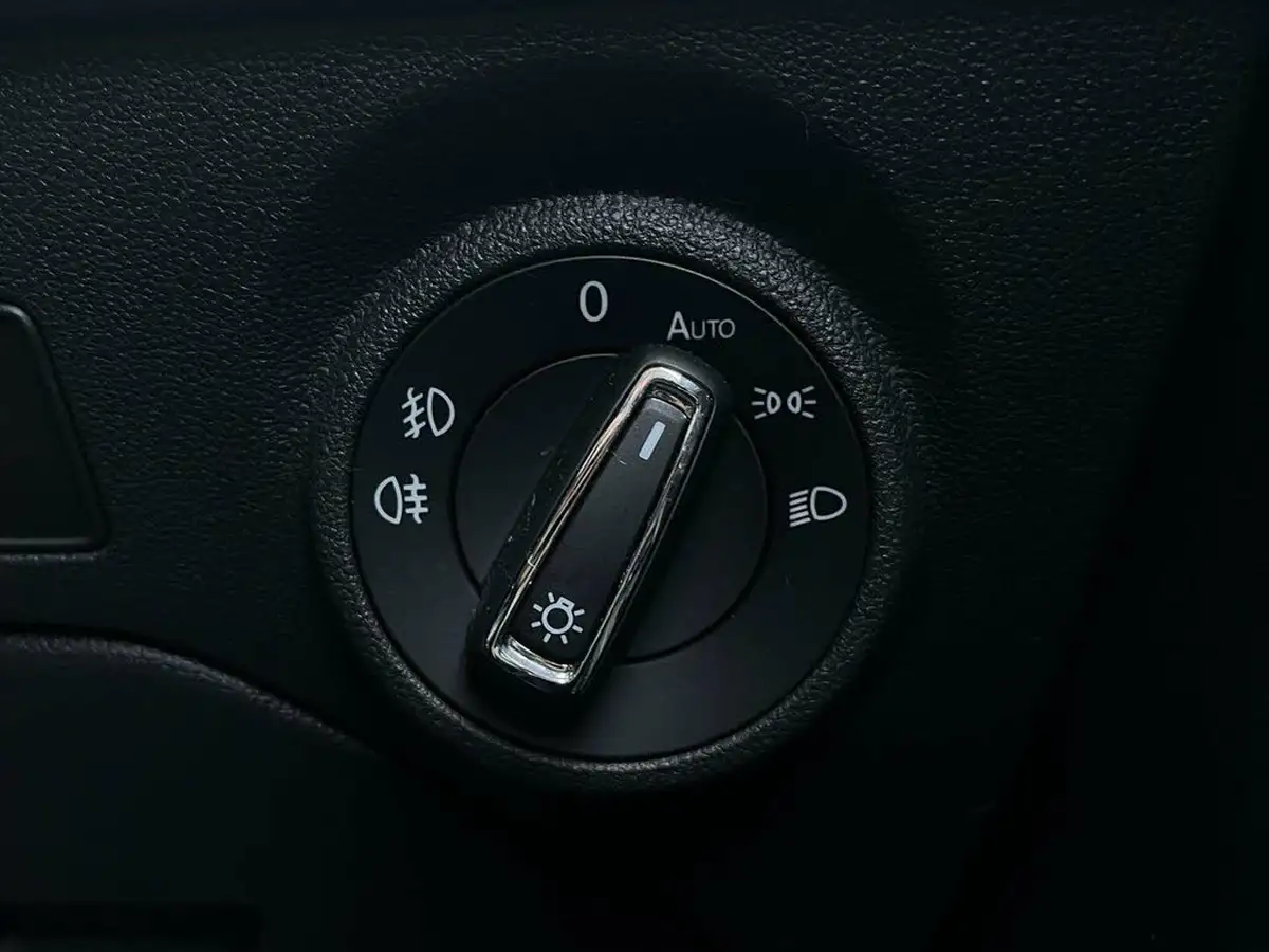 2016-seat-leon-14-fr-tech-pack-ecotsi-hatchback-5d-1395cc-dsg-big-22