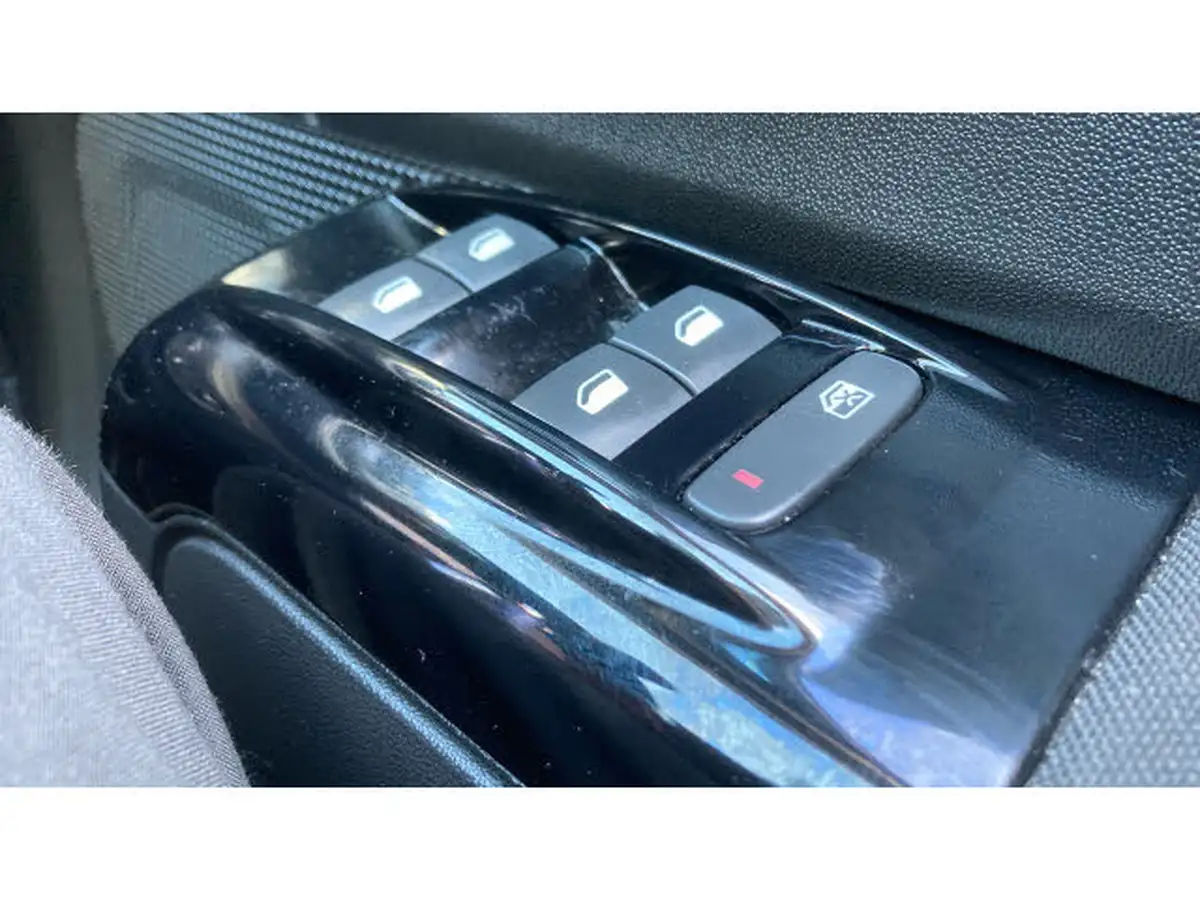 2023-citroen-c3-12-puretech-c-series-edition-83ps-ss-big-35