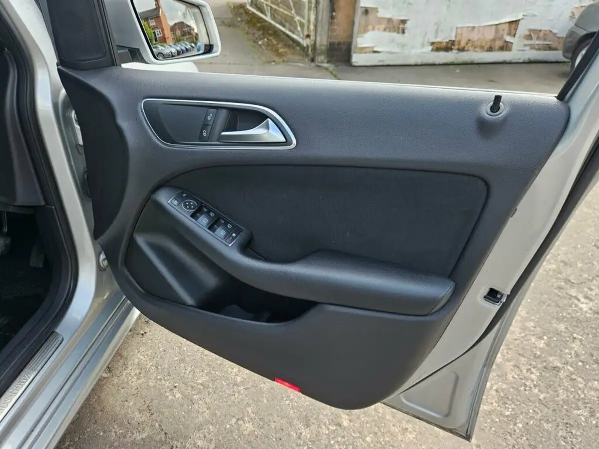 2014-mercedes-benz-b-class-15-cdi-b180-se-15cdi-109bhp-eco-big-14