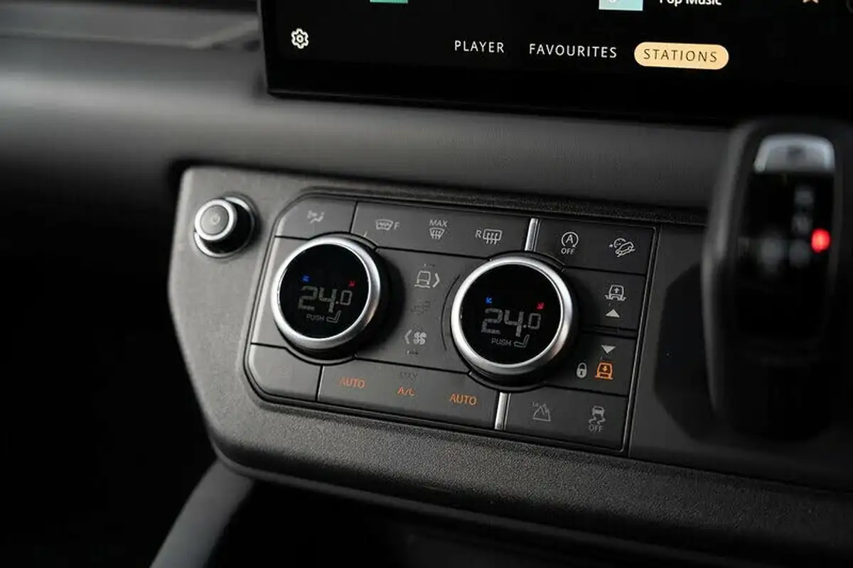 2023-land-rover-110-defender-30-d250-x-dynamic-hse-big-46