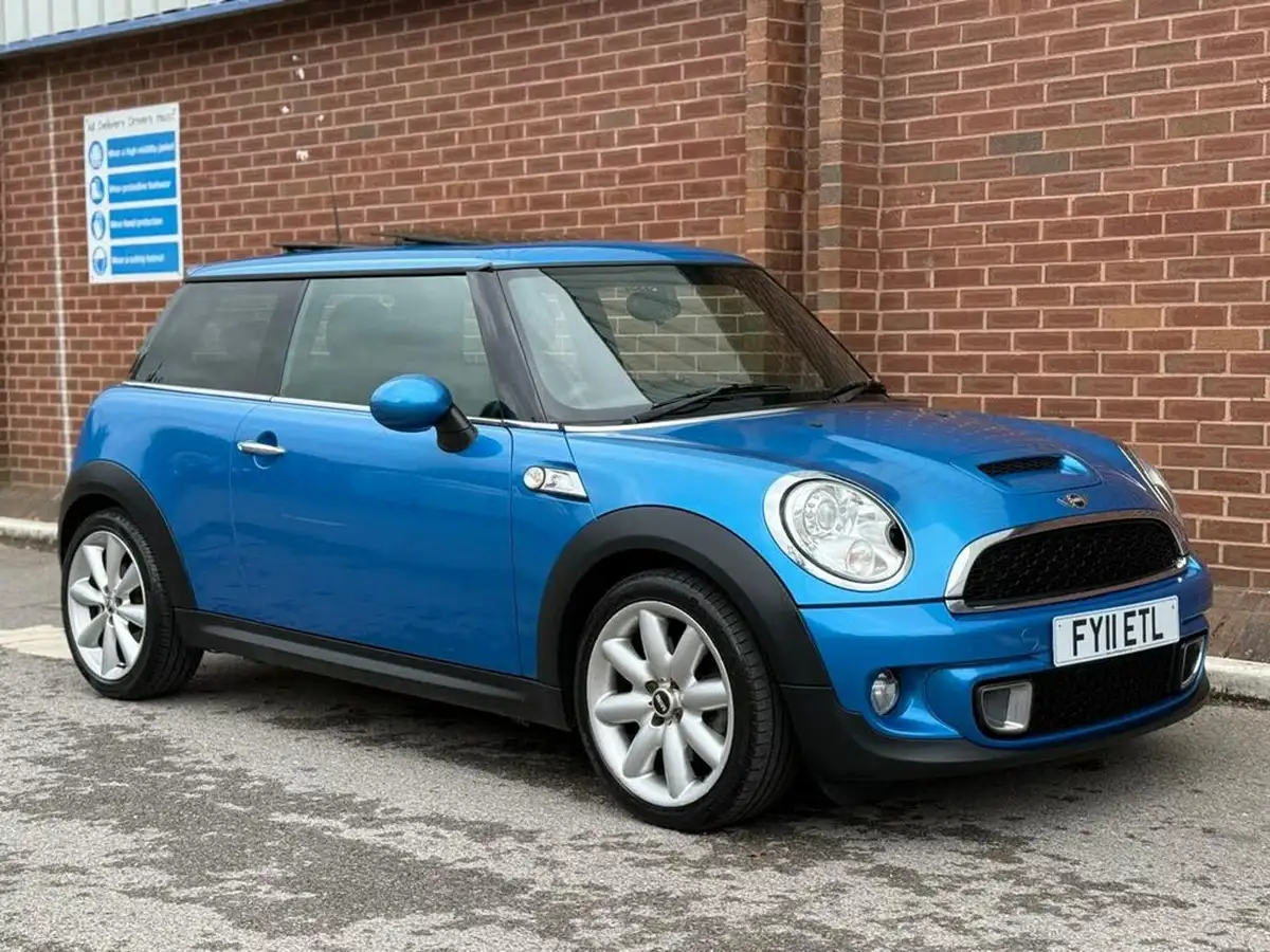 2011-mini-cooper-16-cooper-s-hatchback-3d-big-1