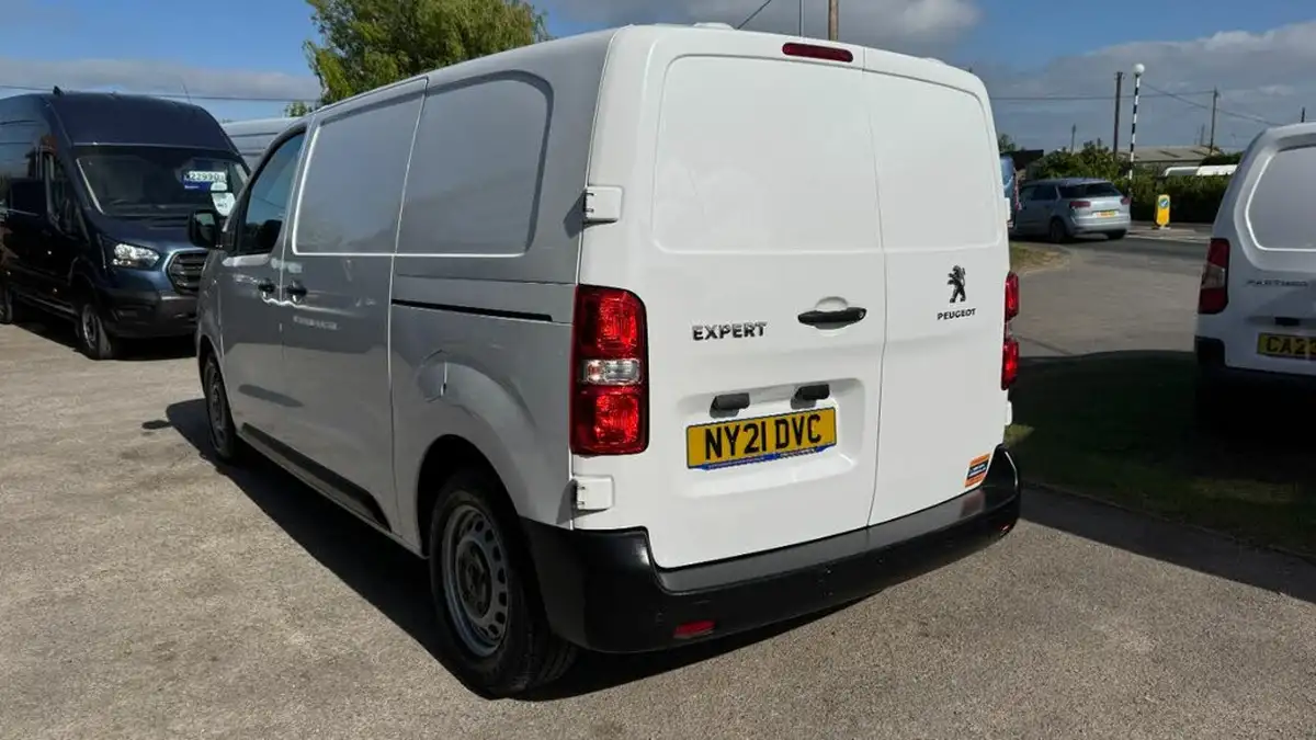 2021-peugeot-expert-15-bluehdi-professional-compact-1000-eu6dt-e-big-19