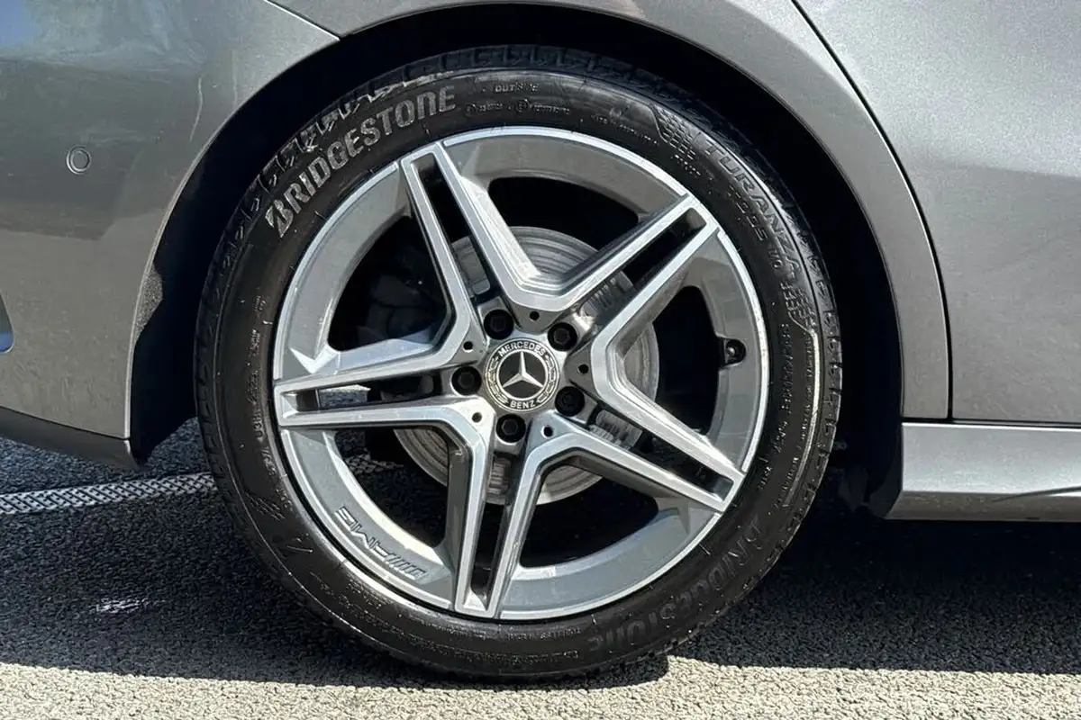 2018-mercedes-benz-a-class-13-a200-amg-line-premiumss-hatchback-5d-7g-dct-big-10