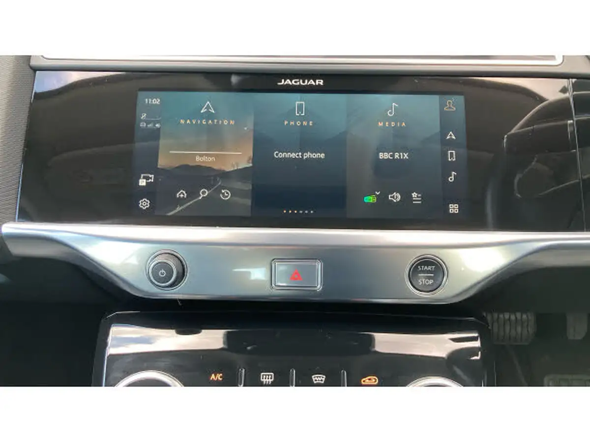 2022-jaguar-i-pace-ev400-se-big-13