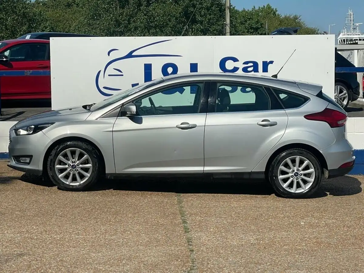 2017-ford-focus-15tdci-titanium-hatchback-big-3