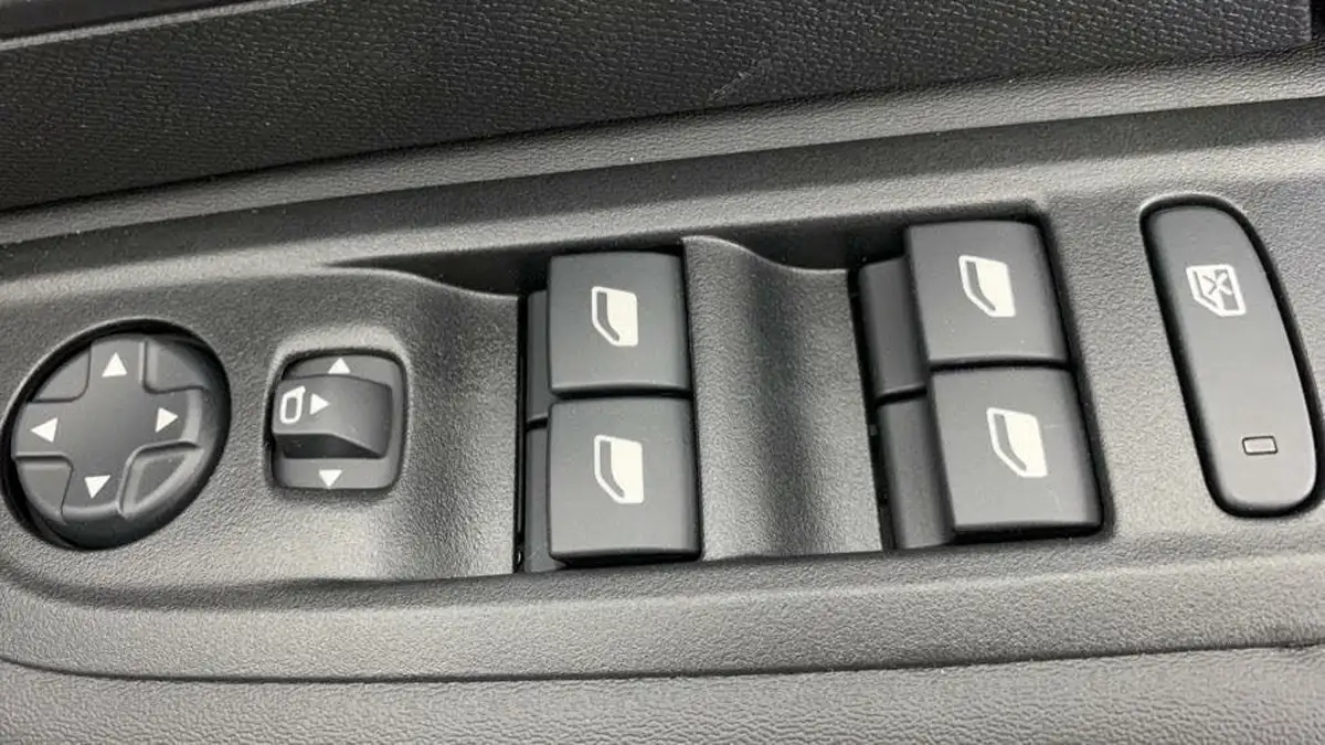 2023-citroen-c4-e-c-series-edition-big-20