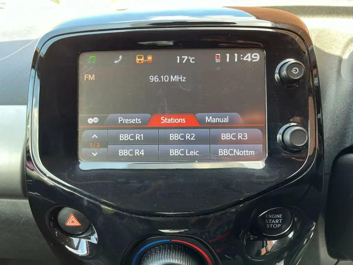 2015-peugeot-108-12-puretech-allure-hatchback-5d-big-32