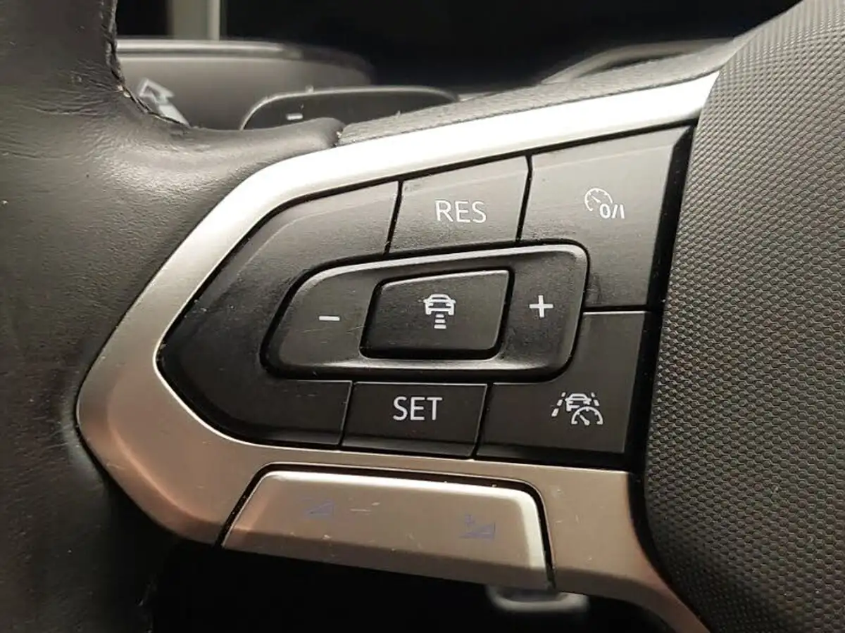 2024-volkswagen-taigo-15-tsi-r-line-big-17