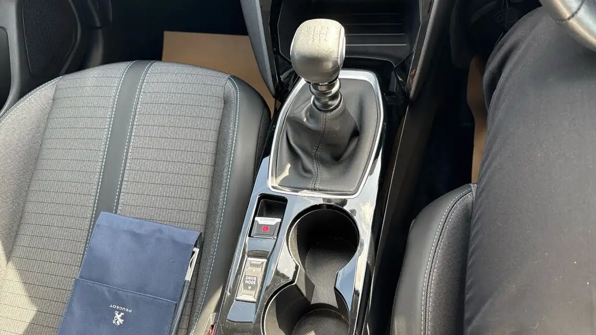 2021-peugeot-208-12-puretech-allure-100bhp-big-19