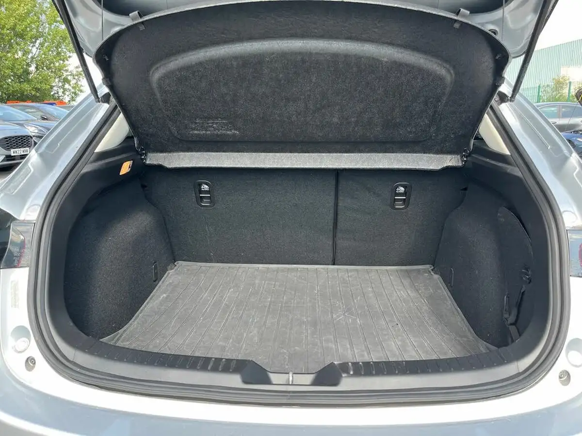 2017-mazda-mazda3-20-sport-nav-120ps-black-leather-hatchback-5d-big-11