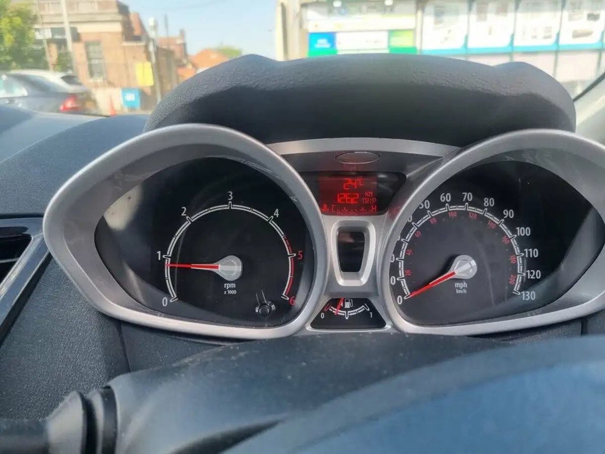 2012-ford-fiesta-14td-zetec-70ps-5d-big-3