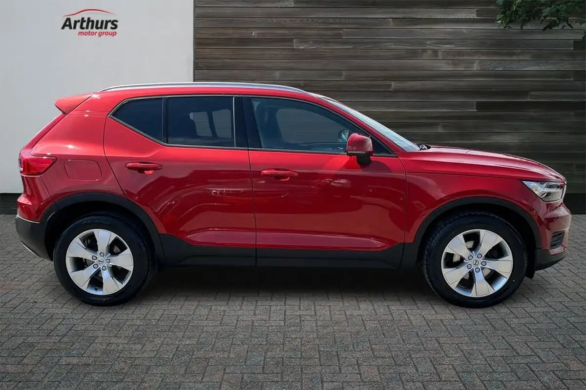 2018-volvo-xc40-15-t3-momentum-big-1