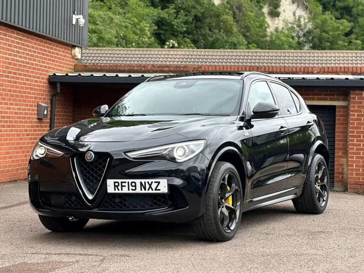 2019-alfa-romeo-stelvio-29-biturbo-quadrifoglio-big-36
