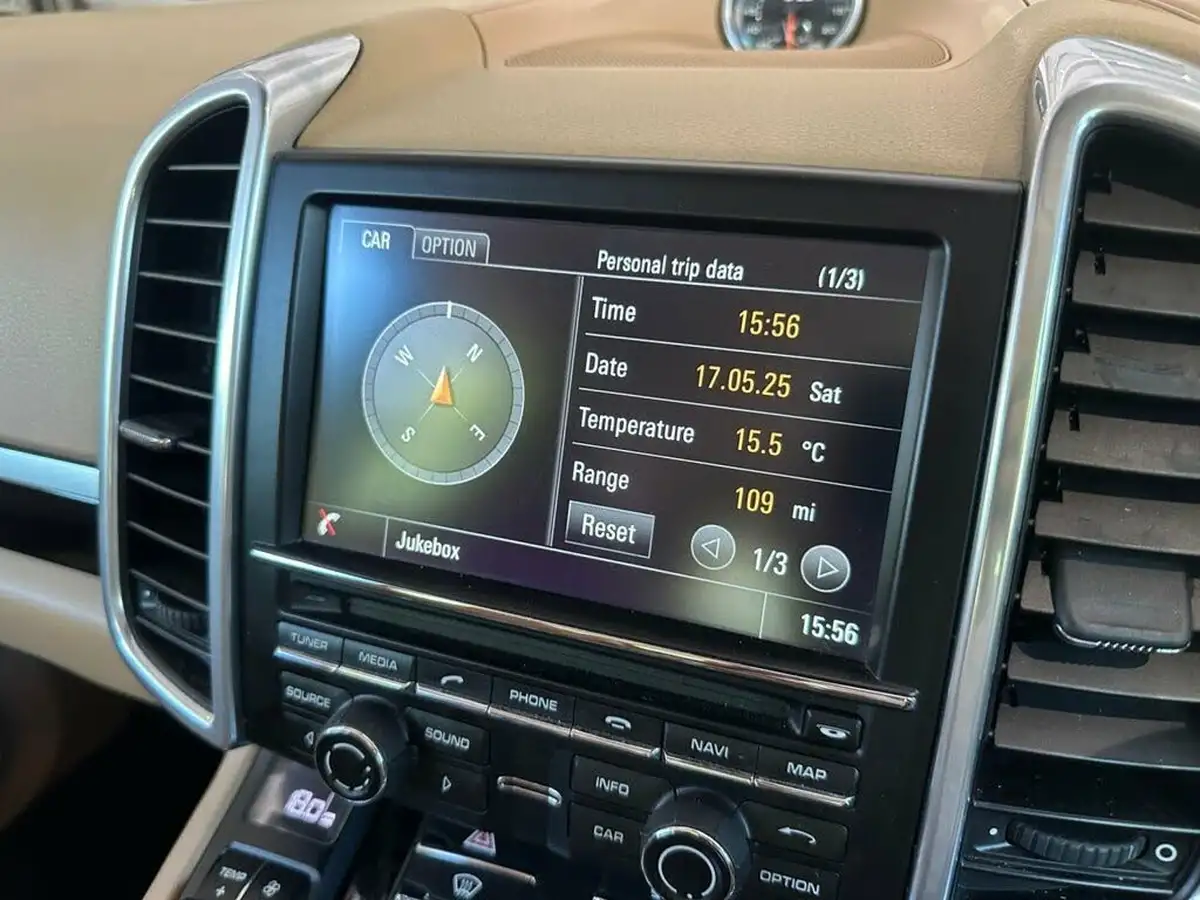 2015-porsche-cayenne-30td-big-11