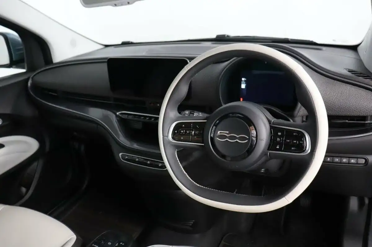 2022-fiat-500-e-la-prima-big-26