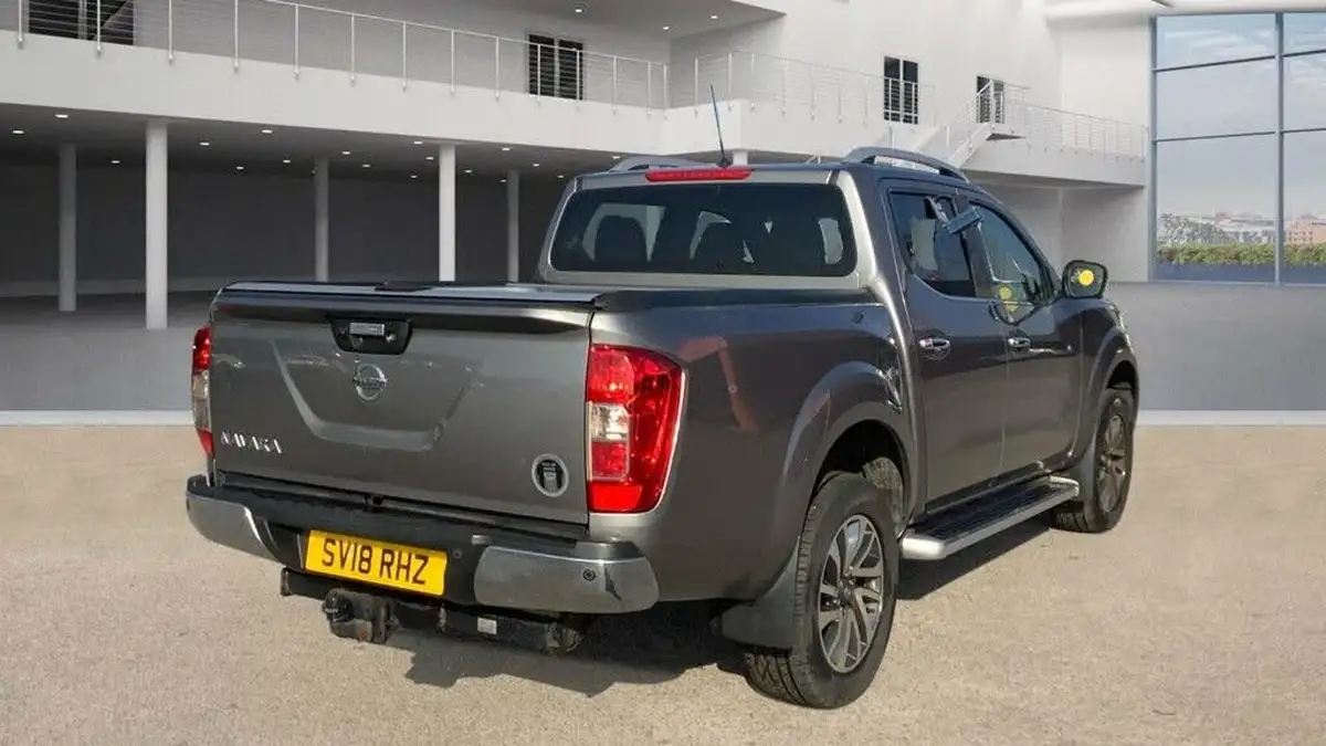 2018-nissan-navara-23dci-tekna-auto-big-8