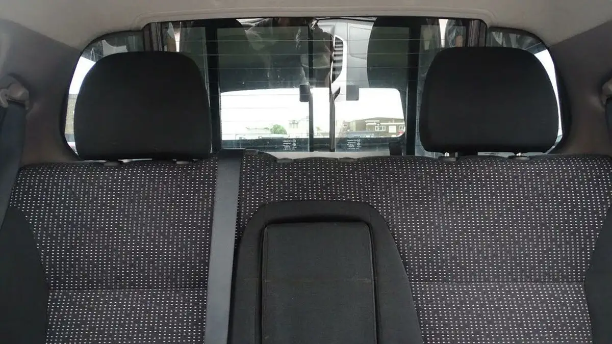 2010-mitsubishi-l200-25td-trojan-big-59
