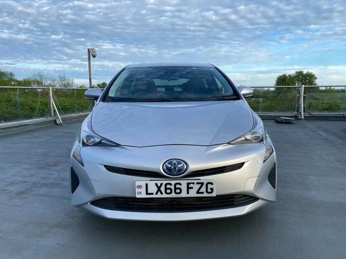 2017-toyota-prius-big-12