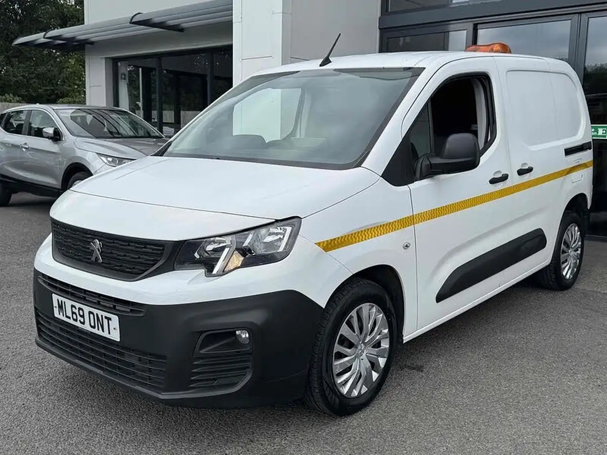 2019-peugeot-partner-15-bluehdi-1000-professional-100ps-eu6dt-panel-big-22