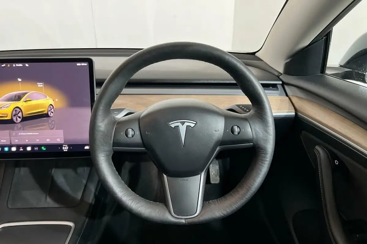 2022-tesla-model-3-e-long-range-big-11
