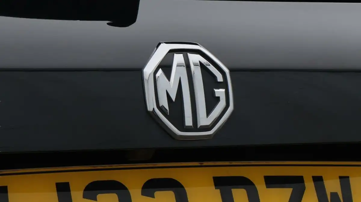2022-mg-hs-15t-gdi-exclusive-162ps-dct-big-21