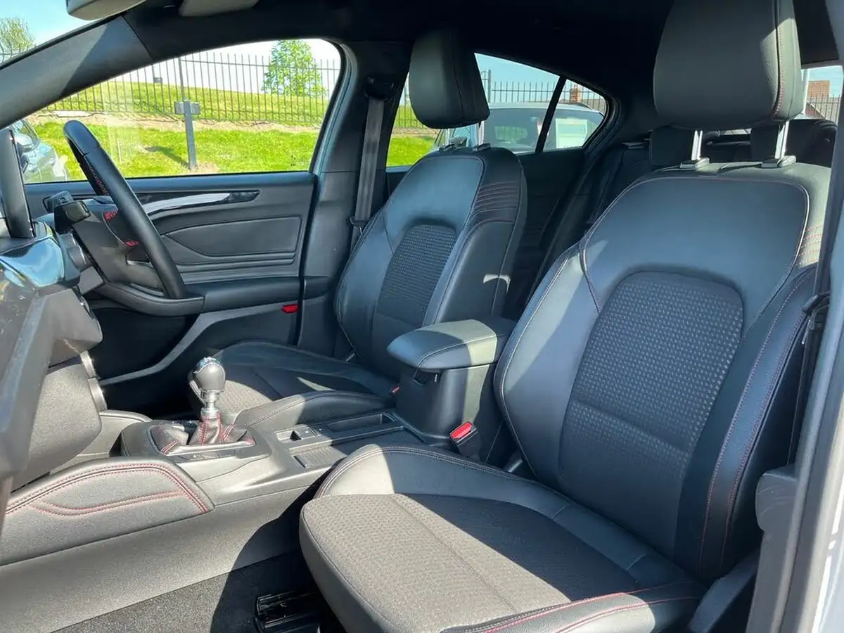 2020-ford-focus-15-st-line-x-hatchback-big-33