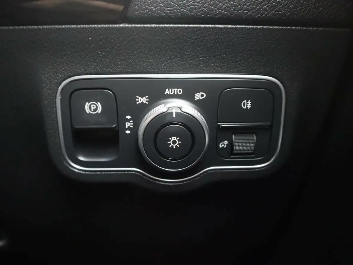 2022-mercedes-benz-gla-class-13-gla-250e-exclusive-edition-big-33