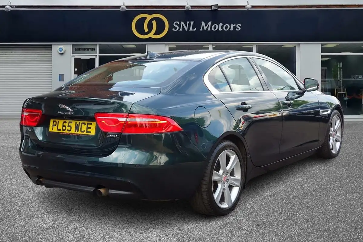 2015-jaguar-xe-20-portfolio-big-5