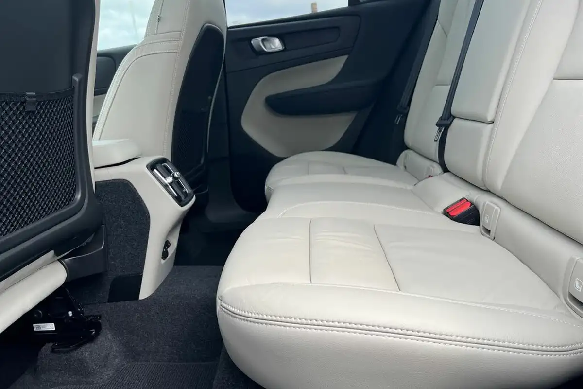 2023-volvo-xc40-20-b4-ultimate-big-16