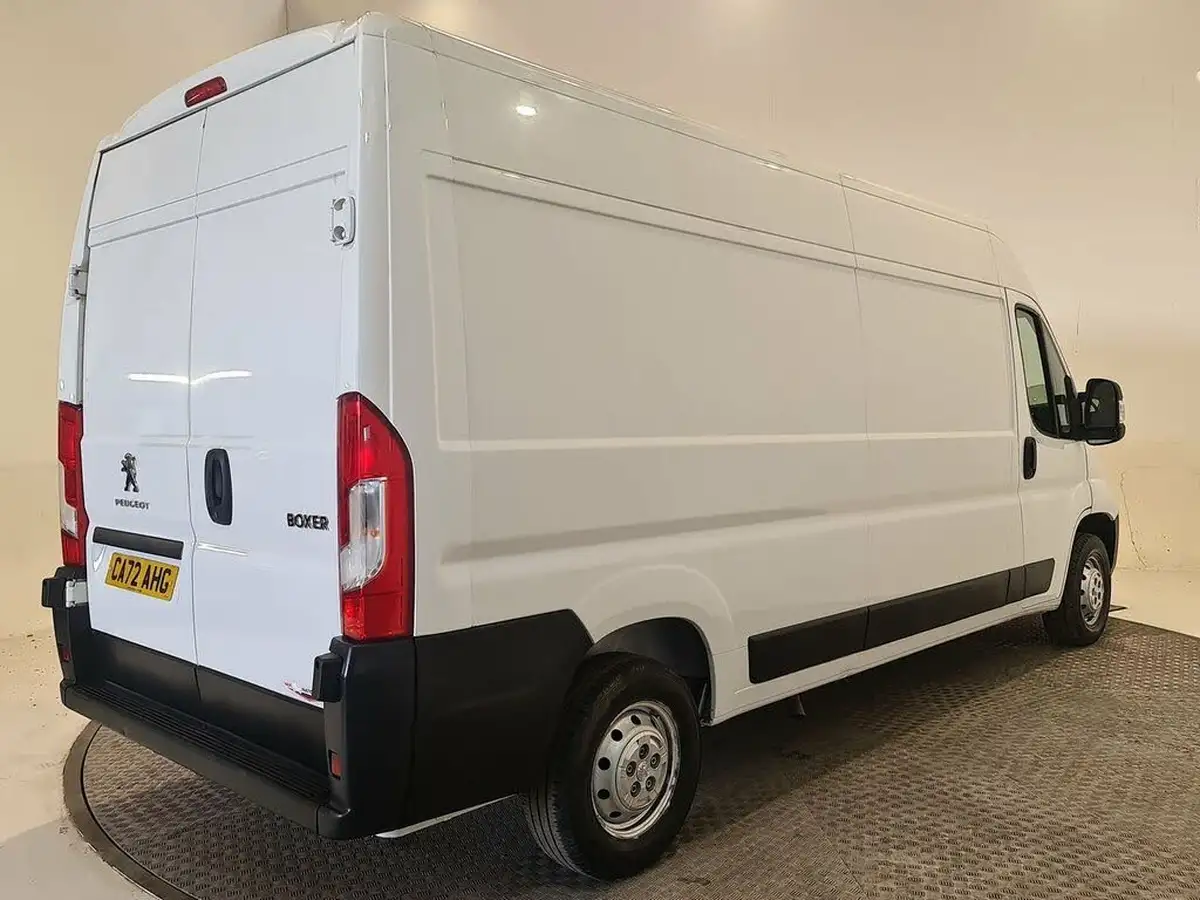 2022-peugeot-boxer-22-bluehdi-professional-335-l3-h2-panel-big-14