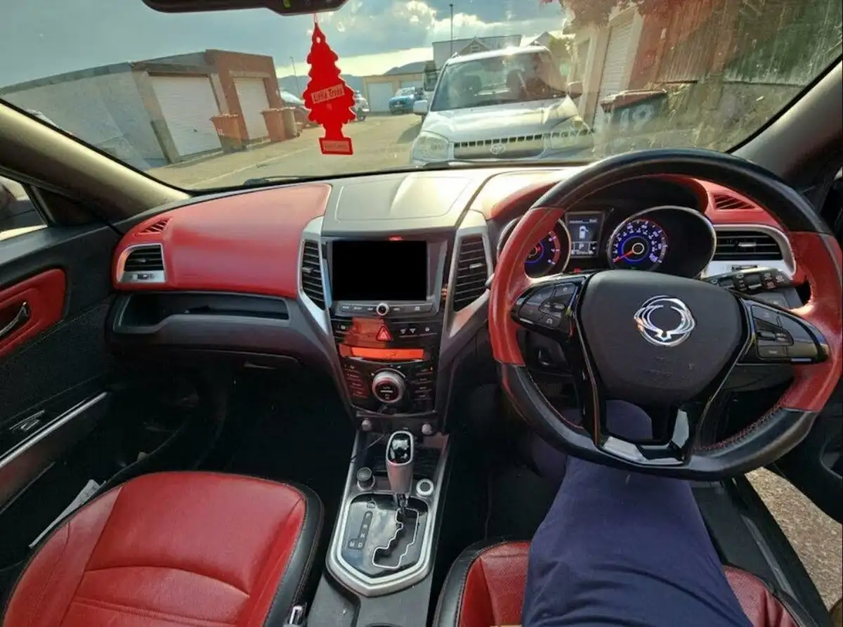 2015-kgm-ssangyong-tivoli-16-elx-auto-big-4