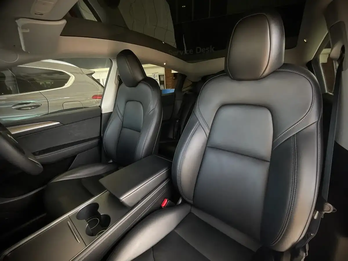 2022-tesla-model-y-e-long-range-big-16