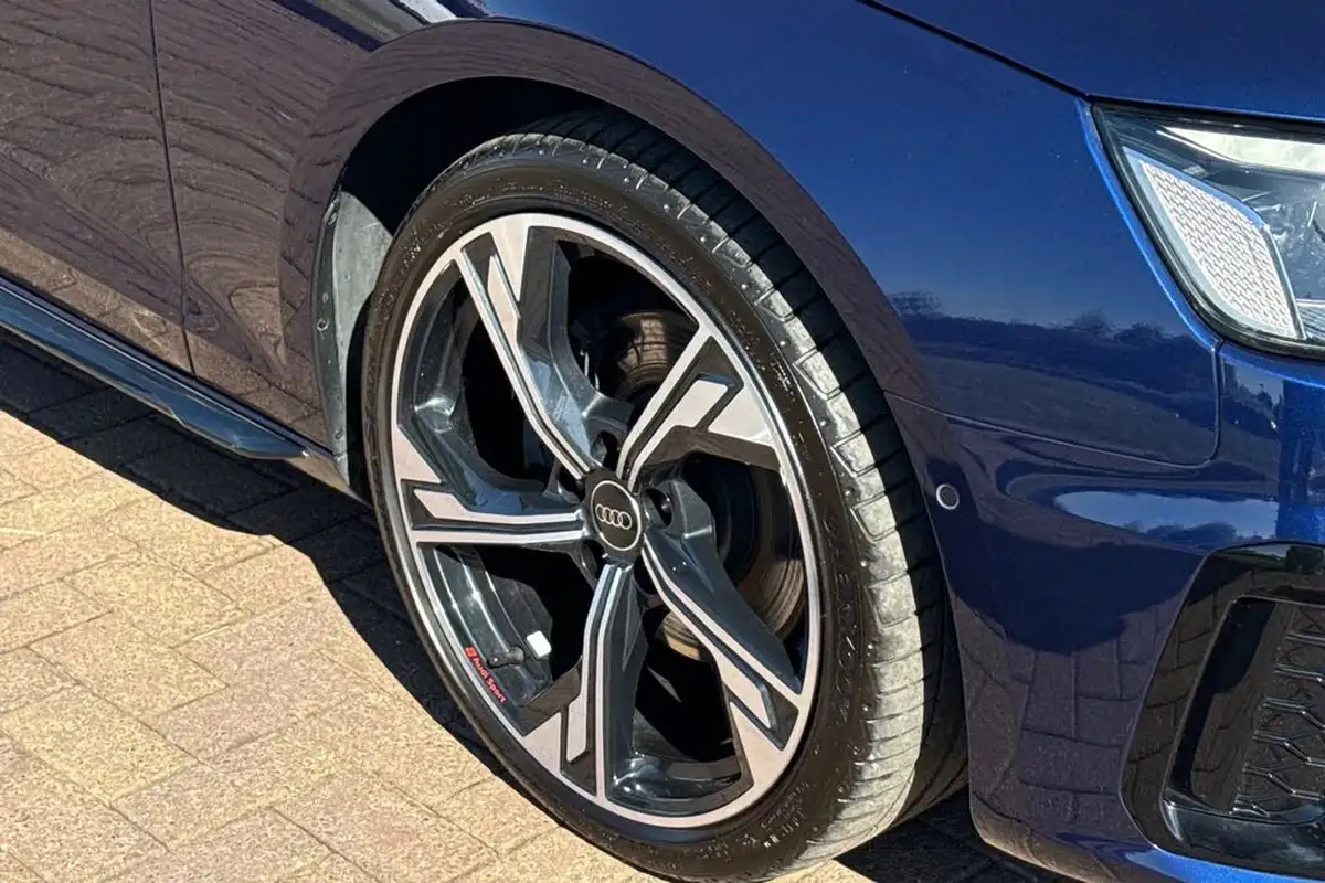 2024-audi-a4-avant-20-35-tdi-black-edition-big-32