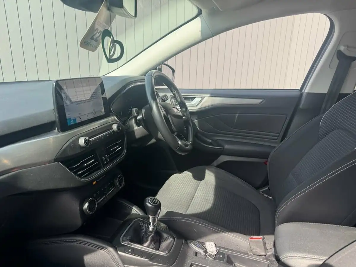2019-ford-focus-15-titanium-estate-big-13